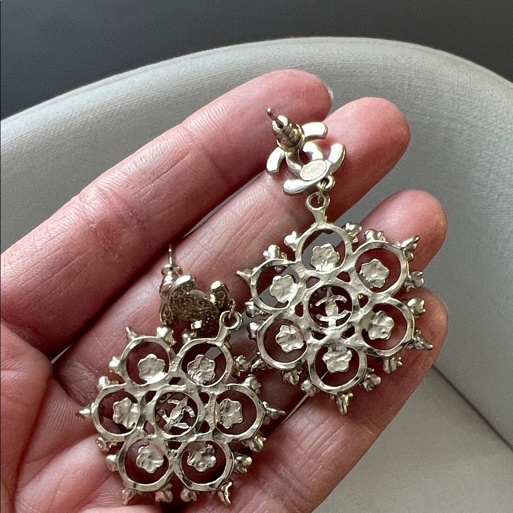CHANEL Silver and Pearl Floral Earrings - Picture 5 of 10